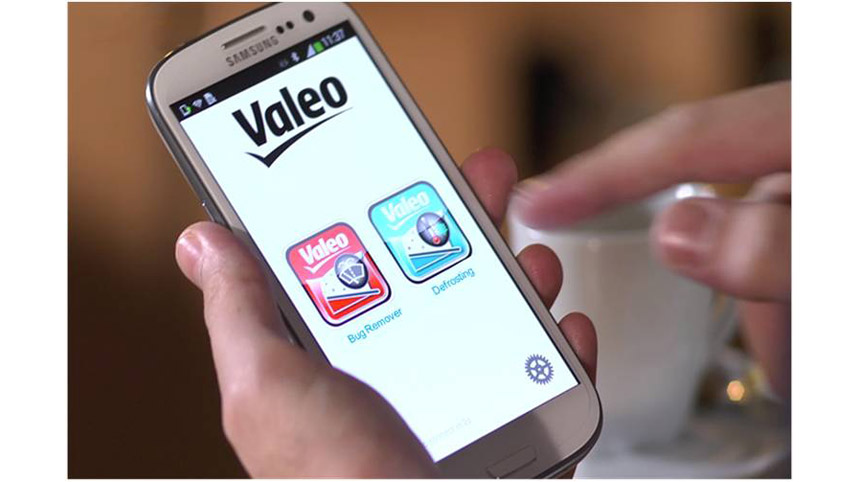 Valeo Clean4U technology displayed on a phone