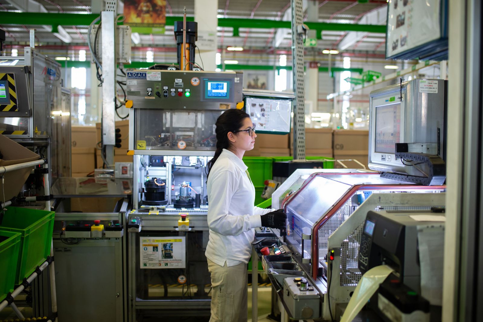 female employee working in Valeo production plant in Bursa Turkey