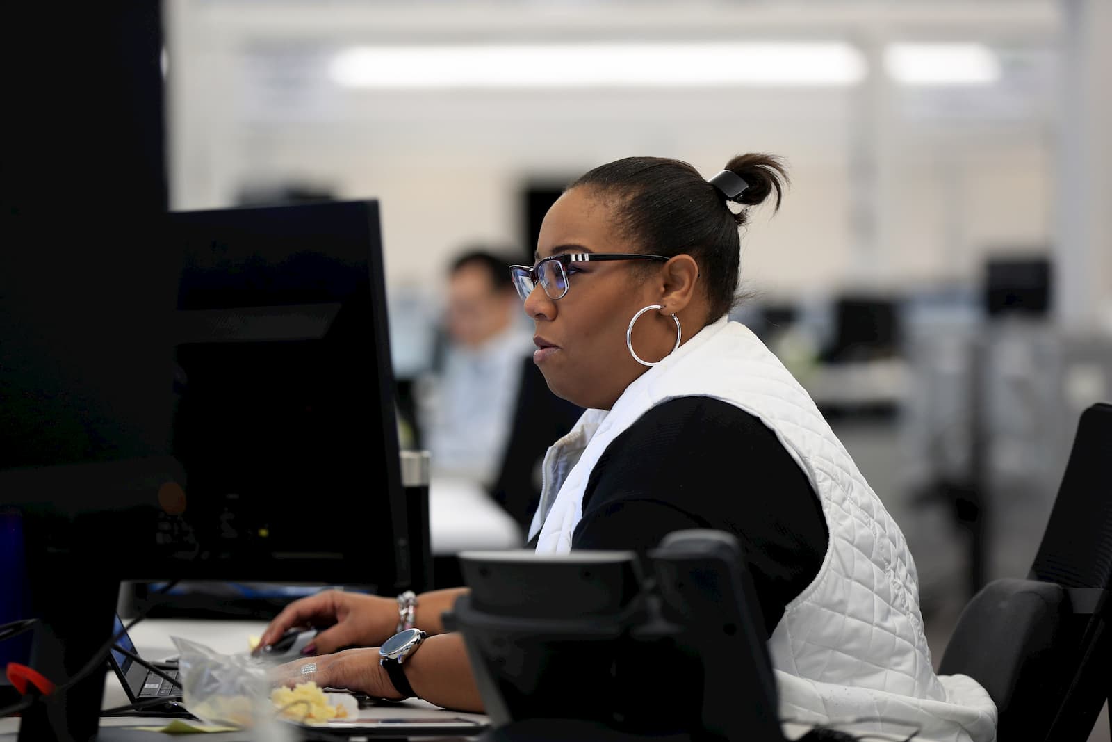 female Valeo employee at Auburn Hills USA plant