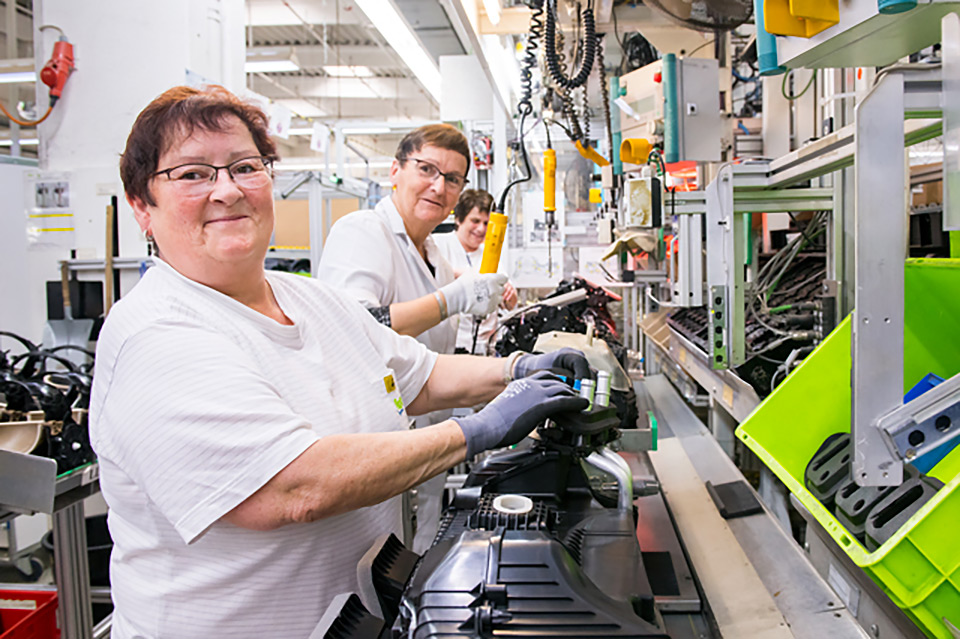 Employees at a Valeo Germany plant