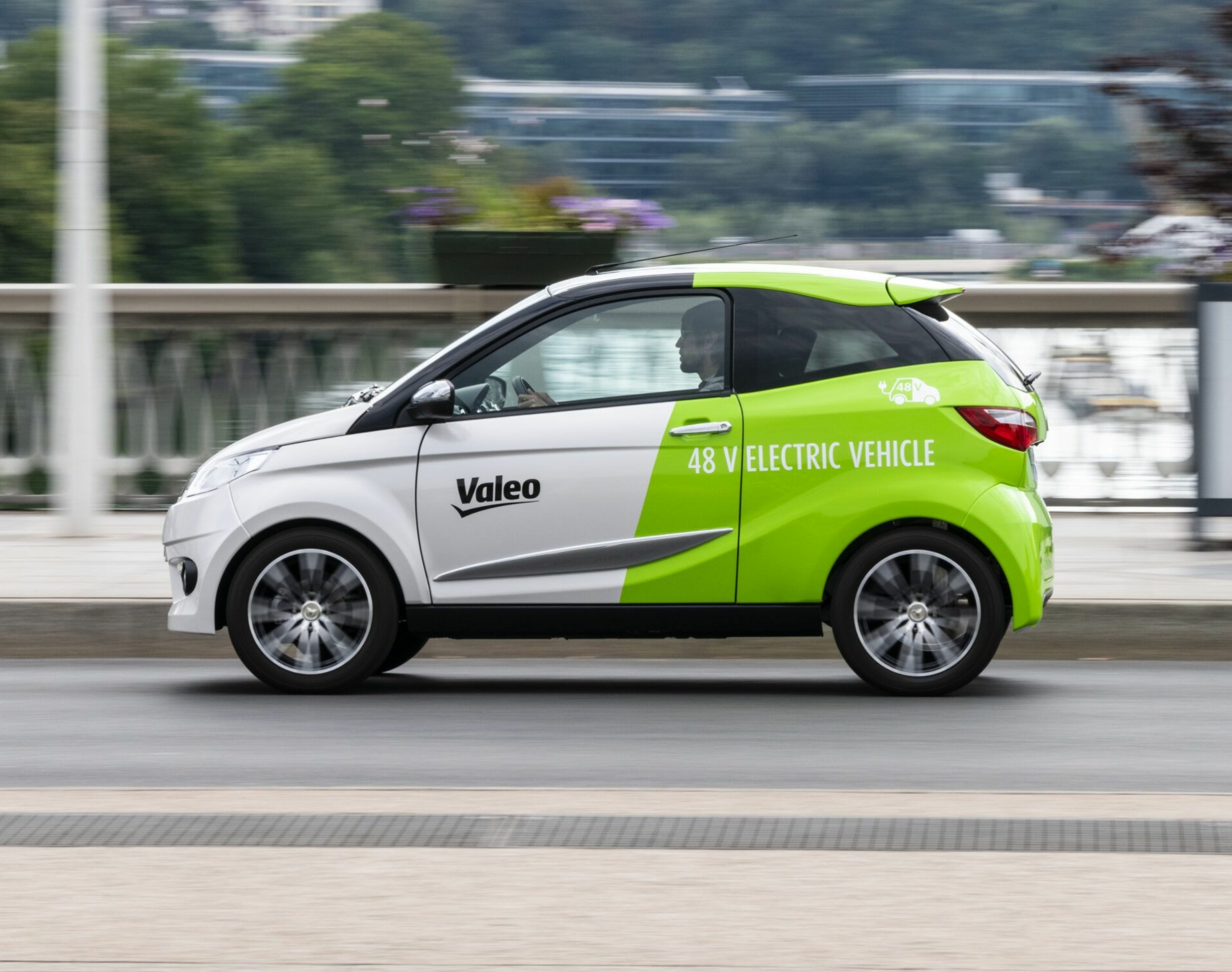 https://www.valeo.com/wp-content/uploads/2022/01/VALEO_Powertrain_48V_251-scaled_1900x1500_acf_cropped-1.jpg