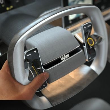 Smart steering wheel hub