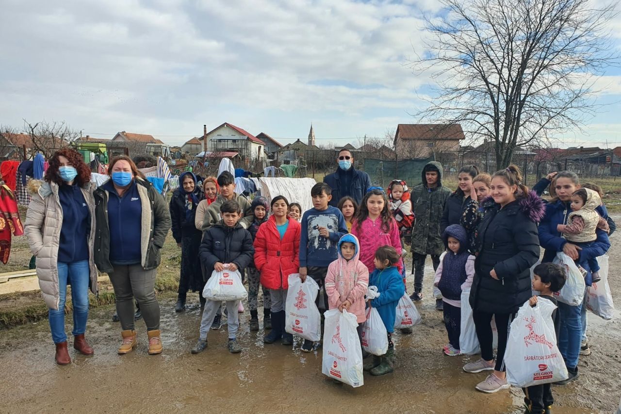 Timisoara, dons de paquets de bonbons et de marchandises aux plus jeunes membres de la communauté