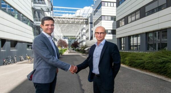 Sébastien Dauvé, directeur du CEA-Leti., et Pascal Hervet, Valeo ©EdytaTolwinska/CEA