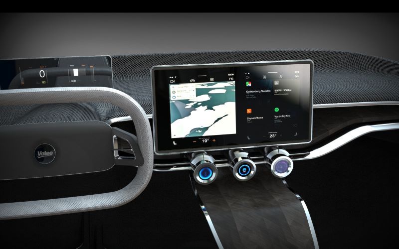 Valeo's Central display for vehicle integration